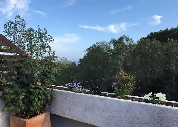 Casita Blanca Con Fibra Optica Y Piscina Cominutaria
