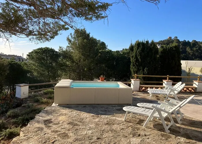 Lets Holidays Big House With Bbq And Dining Room Outside